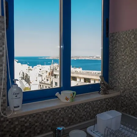 Seaview Luxury Penthouse With Shared Swimming Pool *