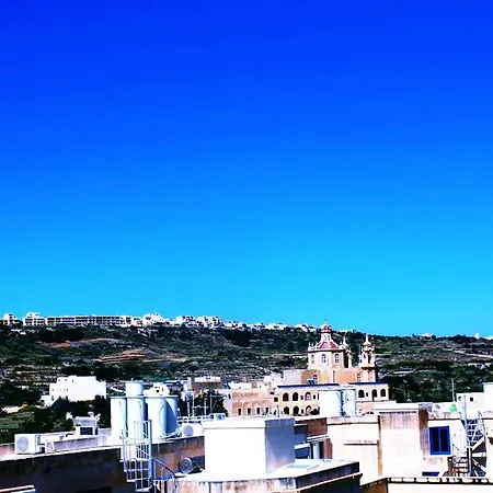 Seaview Luxury Penthouse With Shared Swimming Pool * Għajnsielem