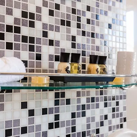 Seaview Luxury Penthouse With Shared Swimming Pool