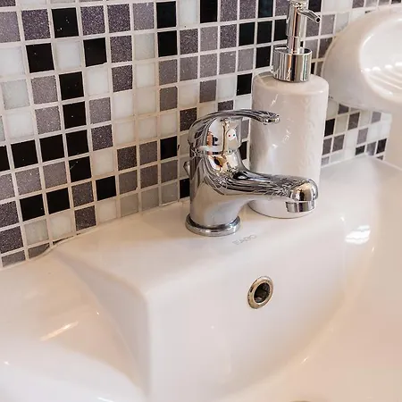 Seaview Luxury Penthouse With Shared Swimming Pool