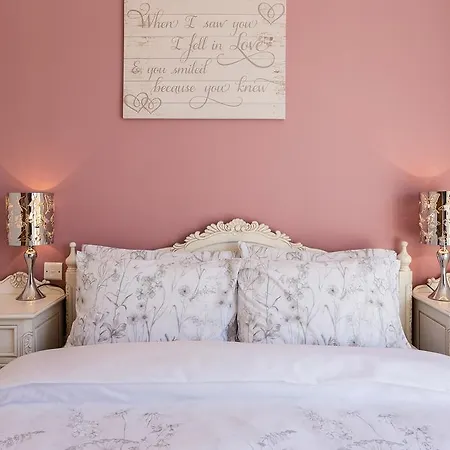 Seaview Luxury Penthouse With Shared Swimming Pool Għajnsielem