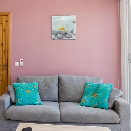 Seaview Luxury Penthouse With Shared Swimming Pool Ghajnsielem
