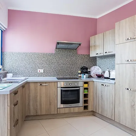 Seaview Luxury Penthouse With Shared Swimming Pool 아파트 *