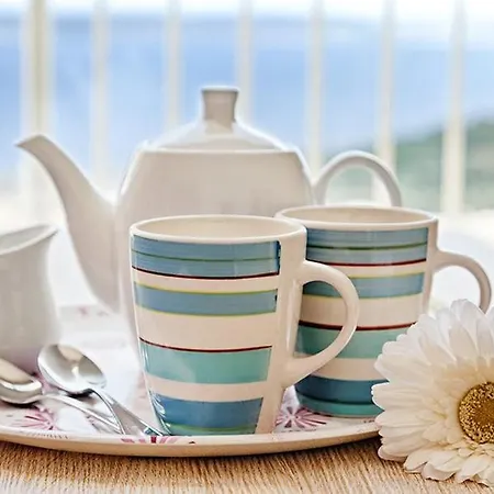 Seaview Luxury Penthouse With Shared Swimming Pool *