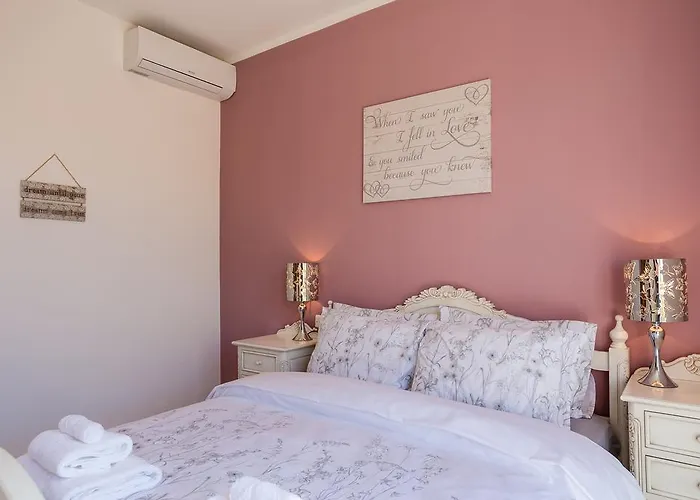 Il-kannizzata Luxurious Gozo Penthouse With Sea View & Pool Għajnsielem